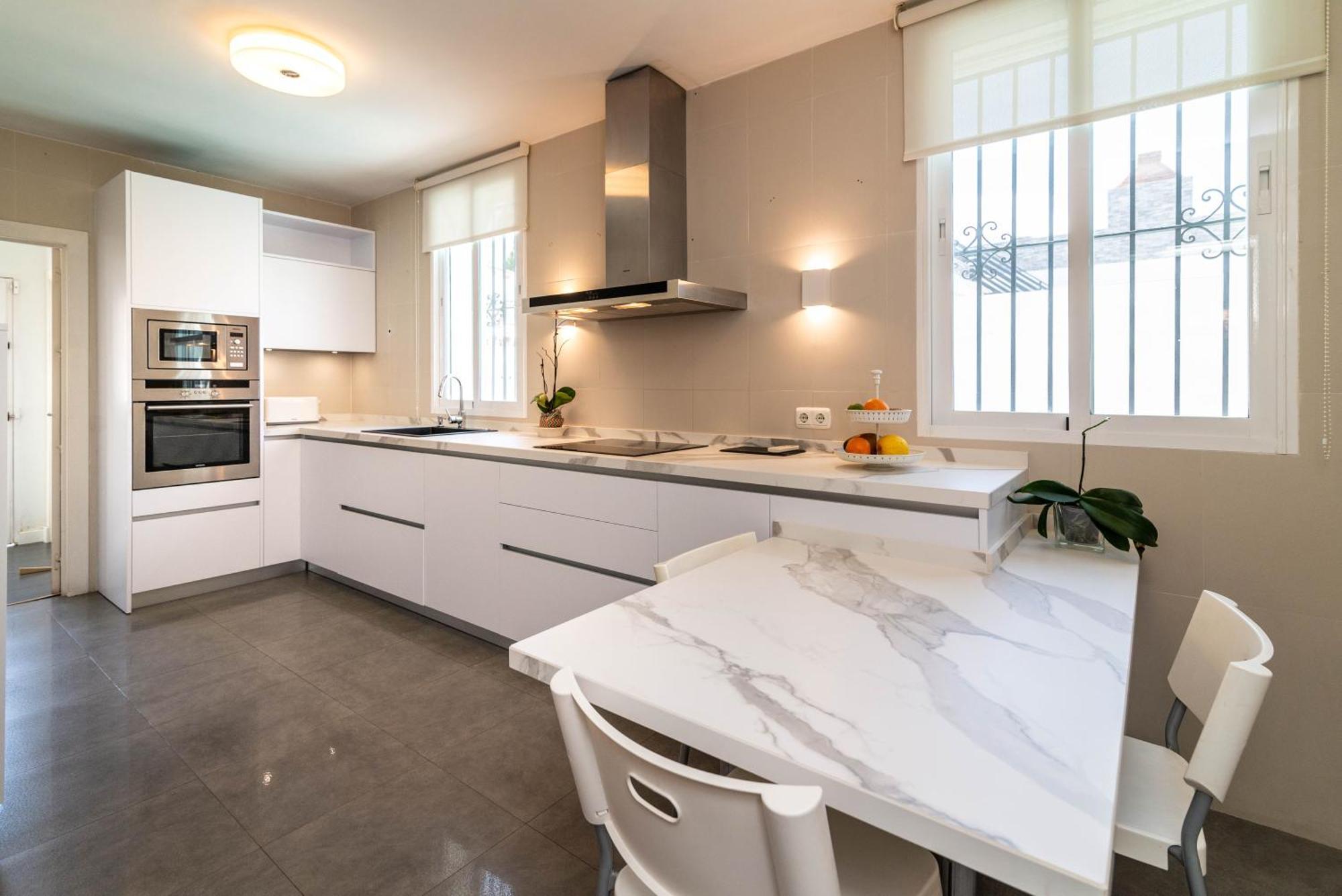 Vb Velazquez 6Bdr Independent Villa เบนัลมาเดนา ภายนอก รูปภาพ