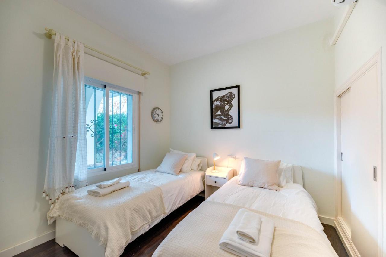 Vb Velazquez 6Bdr Independent Villa เบนัลมาเดนา ภายนอก รูปภาพ
